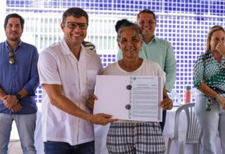 HABITA LEGAL: Prefeitura de Cabedelo entrega documentação e regulariza mais de 80 casas populares no bairro do Jacaré