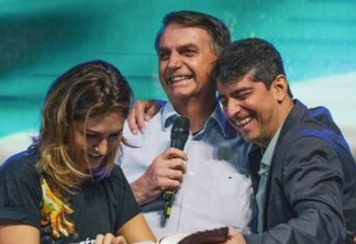 Pastor de Michelle Bolsonaro é acusado de acobertar golpe de colega em fiéis