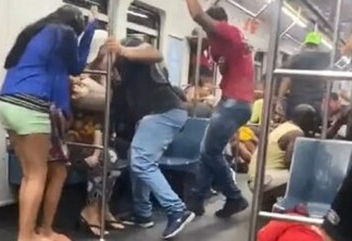 DESESPERO: metrô é atacado com pedradas no Recife; criança fica ferida e pessoas se jogam no chão - VEJA VÍDEO 