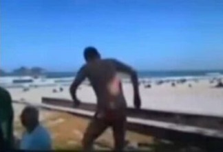 Repórter se empolga tira a roupa ao vivo e corre para o mar: VEJA O VÍDEO