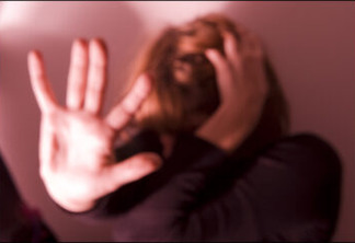 Traumas causados por abusos contra mulher podem durar a vida inteira, afetar filhos e relacionamentos
