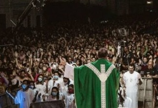 Missa com com Padre Fabrício, reúne cerca de 80 mil fiéis na noite deste sábado (27), em Taperoá