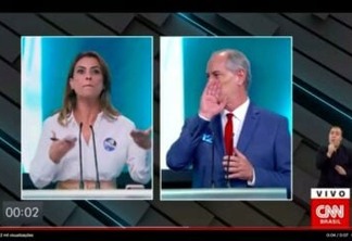 Câmeras flagram Ciro Gomes e Bolsonaro cochichando durante debate do SBT: VEJA O VÍDEO