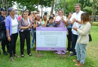 Prefeitura da capital revitaliza placas com nomes de vítimas de feminicídio e faz ato simbólico com familiares