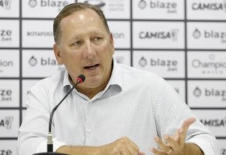 Ex-CEO do Botafogo entra na Justiça e quer cerca de R$ 30 milhões
