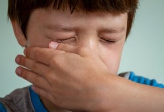 Sem engolir choro: diálogo e limites na infância criam adultos fortes, conta psicóloga