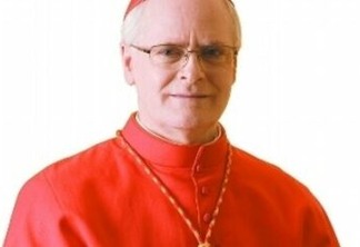 Após ser chamado de comunista por usar roupa vermelha, Arcebispo de São Paulo faz apelo nas redes sociais:  'A cor dos cardeais católicos é essa, por favor não me ataquem'