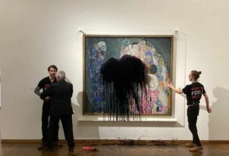 Ambientalistas jogam líquido preto em obra-prima de Klimt no museu de Viena