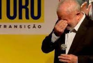Lula se reúne com parlamentares e chora ao falar do combate a fome; VEJA VÍDEO