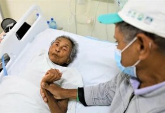 Luiza Gonzaga de Souza, de 85 anos, despertou após um ano de coma em hospital (Foto: Luiz Alves/HMC/Divulgação)

