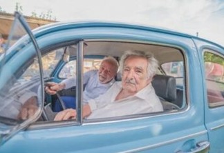 Lula publica foto ao lado de Mujica dentro do icônico fusca azul