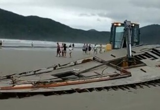 Barco com 12 pessoas naufraga e deixa 1 morto no litoral paulista