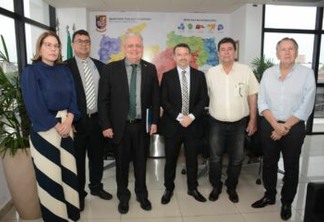 Deputado Bosco Carneiro e APLP se reúnem no MPPB para tratar sobre bolsa desempenho dos inativos do Magistério