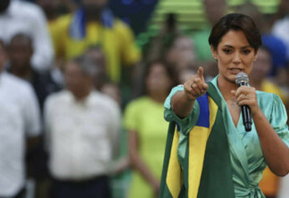 Bolsonaro não quer Michelle como candidada à Presidência, diz jornal