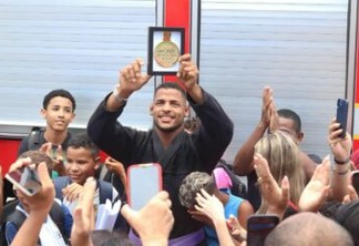 Paraibano, campeão mundial de Jiu-jítsu, Jeferson Santos é recebido com festa em Conde