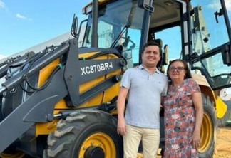 Deputado Gilbertinho Linhares fortalece desenvolvimento municipal com entrega de retroescavadeira para Lagoa