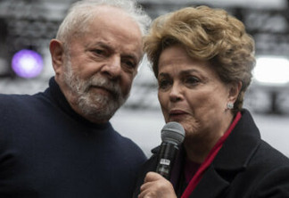 Lula chama de 'fascista' mulher que questionou Dilma sobre voo de primeira classe