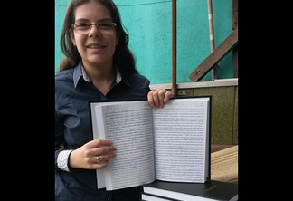 Jovem manuscreve a Bíblia em oito meses e bate recorde