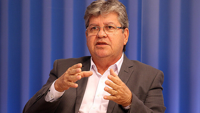 “Discussão muito pequena para os interesses do Estado”, diz João sobre impasse entre deputados em Cajazeiras