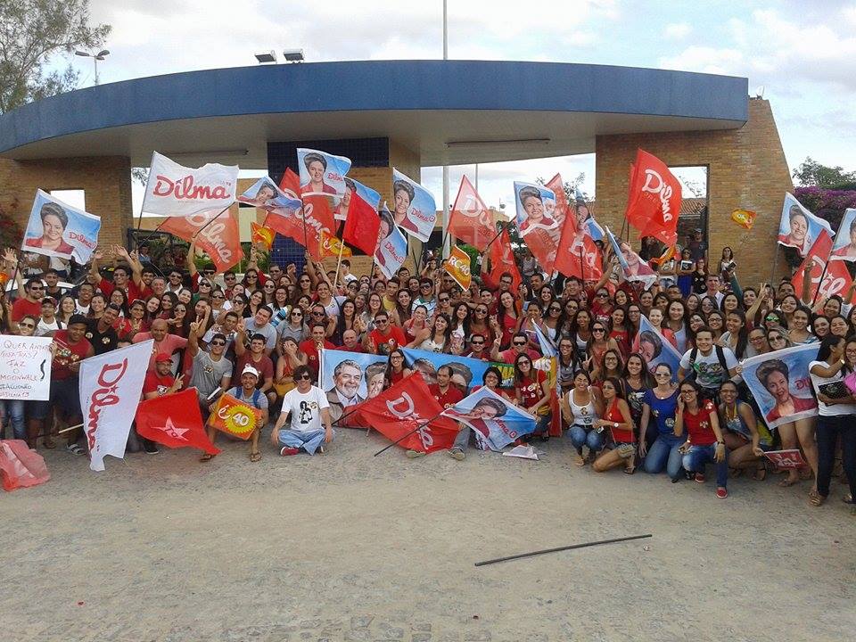 Comunidade acadêmica do Campus de Cuité realiza ato pró-Dilma   