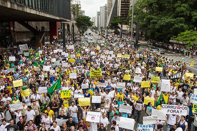 PROTESTO HOJE NA PAULISTA: Mil pessoas pedem impeachment de Dilma, ditadura e Marcola