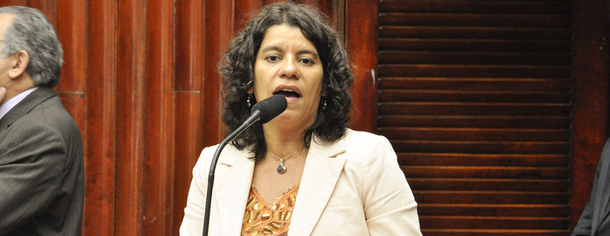 Estela defende aliança com PT e cobra pedido de desculpas de Eduardo Cunha