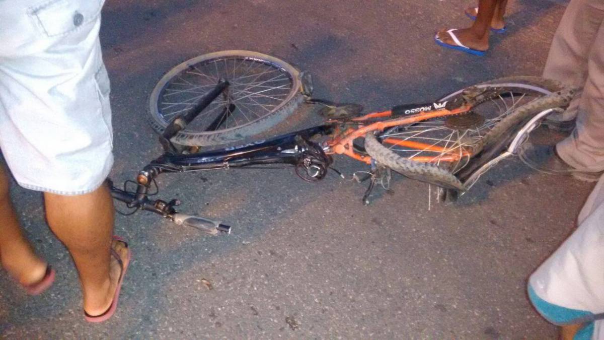 bicicleta - IMAGENS FORTES: Carro importado sem placa atropela e mata ciclista em Cabedelo; motorista identificado - VEJA FOTOS E VÍDEO