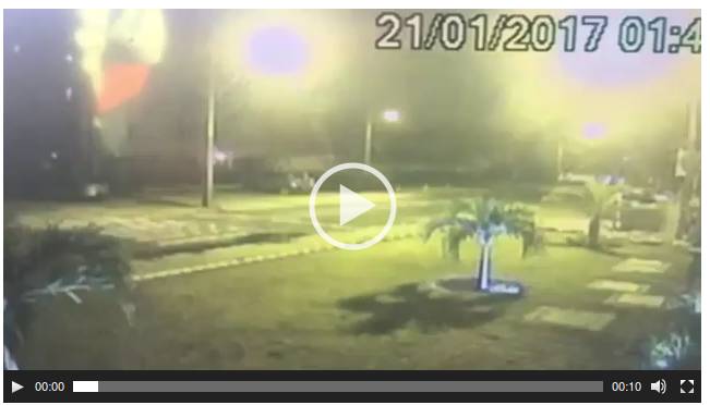 Captura de tela de 2017 01 21 12 54 10 - VEJA VÍDEO: Câmera de segurança flagra momento em que carro que atropelou agente foge