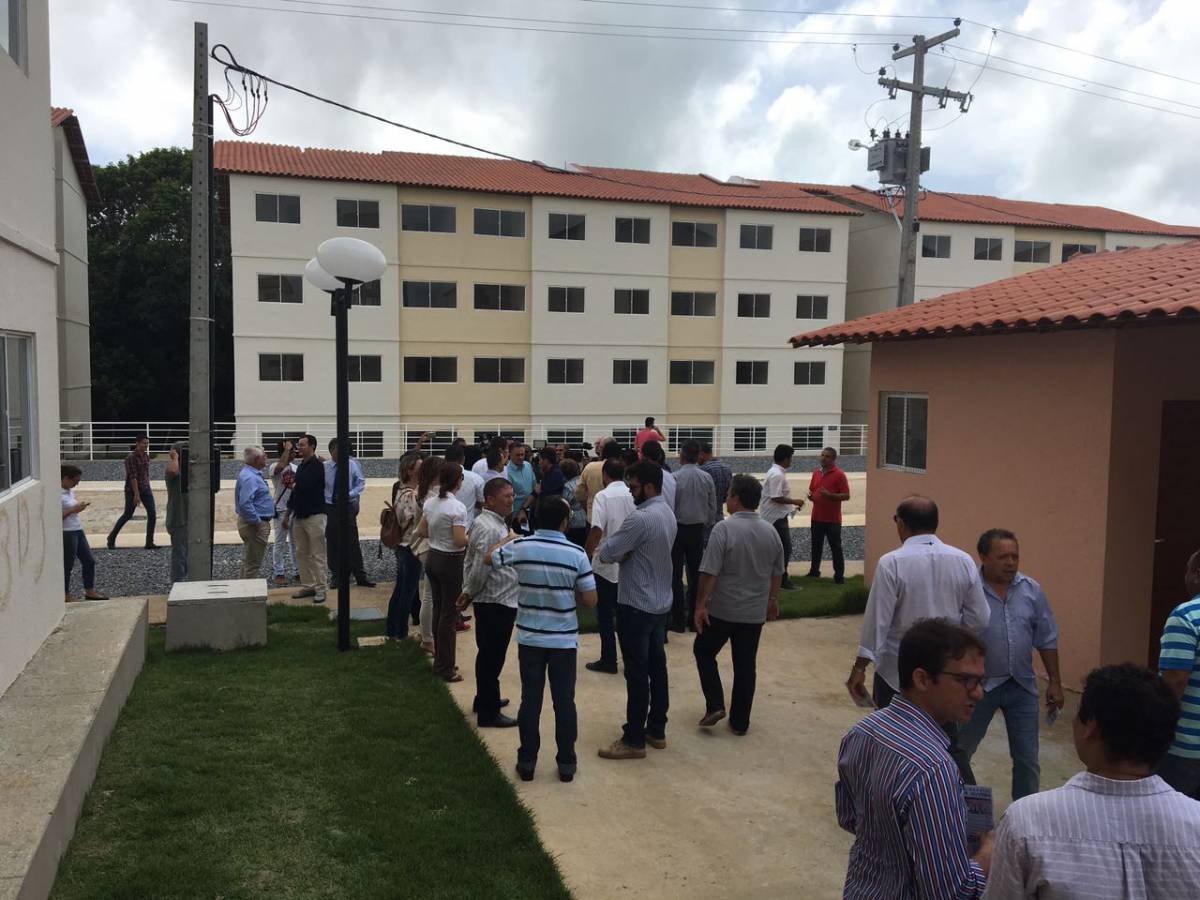 WhatsApp Image 2017 03 31 at 10.31.51 - VEJA VÍDEO: Cartaxo faz visita técnica ao Residencial Nice e descarta pré campanha