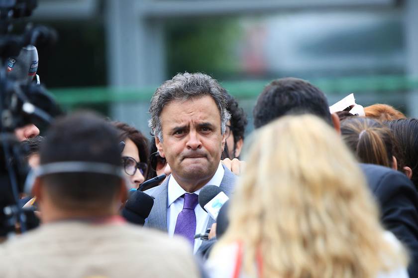 Aécio Neves e FHC não participaram de reunião do PSDB para discutir apoio a Temer