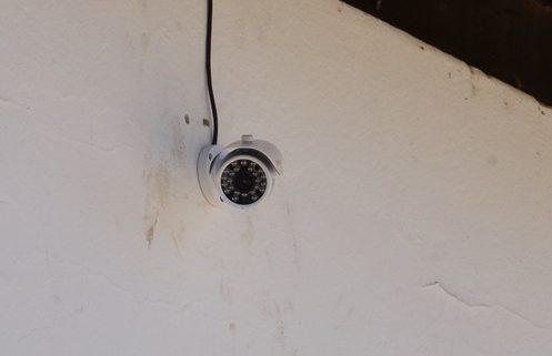 câmera e1499356176440 - Aluno vai para o banheiro fumar maconha e encontra câmeras escondidas dentro de banheiros de escola estadual