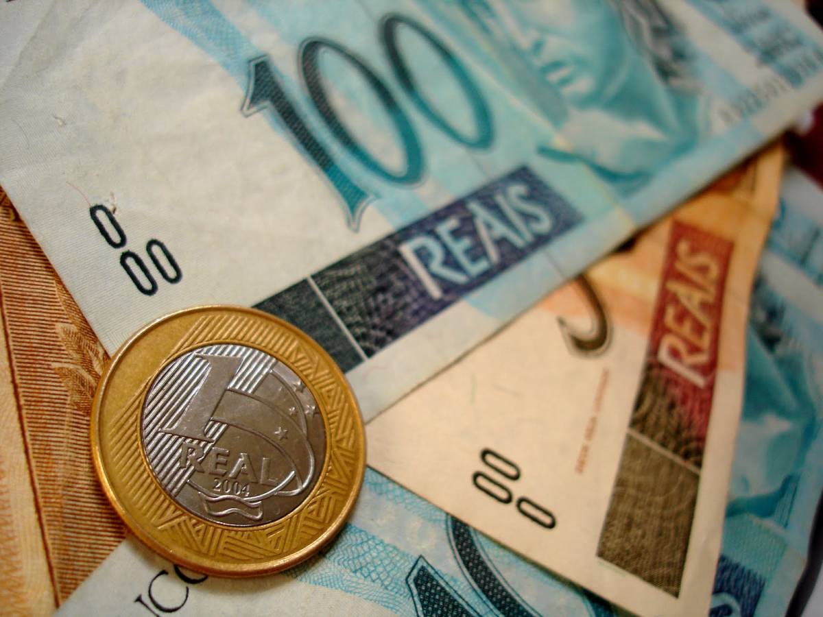 dinheiro 1 - Estudo diz que ajuste fiscal lento comprometerá crescimento do país