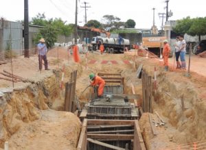 201708240946310000001793 300x219 - Governo realiza obras de infraestrutura no Distrito Industrial de Mangabeira