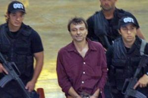 battisti preso 300x200 - Cesare Battisti: "Vão me entregar à morte"