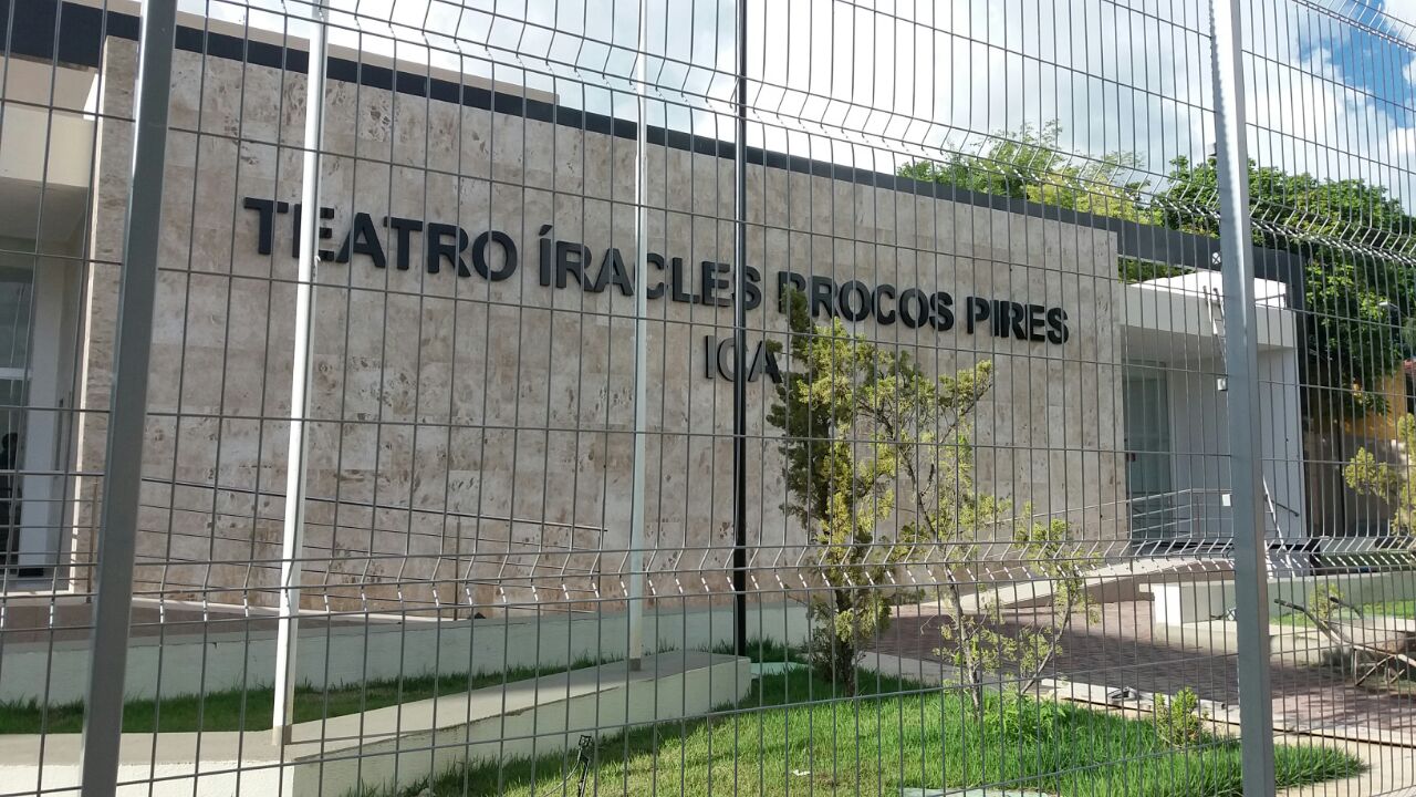 d8c330a6 a247 40f6 8425 a82d74914578 - Governador Ricardo Coutinho entrega reforma do Teatro Íracles Pires na cidade de Cajazeiras; vídeo