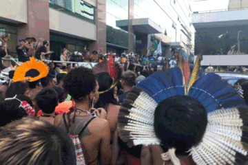 Ato de índios por demarcação de terras reúne 2,5 mil pessoas