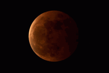 Confiram as melhores imagens e o vídeo completo do eclipse lunar mais longo do século