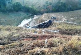 TRAGÉDIA: Ônibus capota na BR-146 deixando mortos e feridos, entre as vítimas fatais estão três Paraibanos