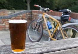 Conheça a cidade onde a cerveja é de graça para quem anda de bicicleta
