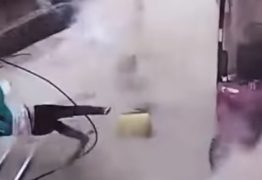IMAGENS FORTES: Vídeo mostra o exato momento em que bebê é arremessado após explosão de pneu de carreta