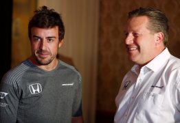 Mesmo fora da Fórmula 1 Fernando Alonso mantém contrato firmado com a McLaren