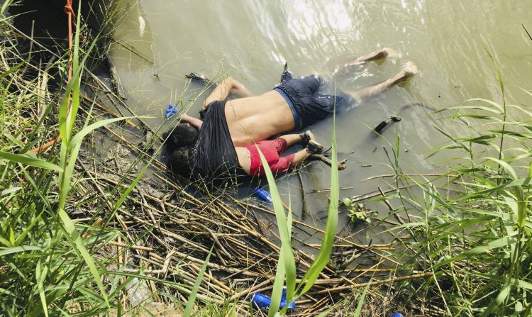 imigrantes salvadorenhos e1561551494701 - A foto que chocou o mundo: pai e filha bebê morrem afogados na fronteira mexicana