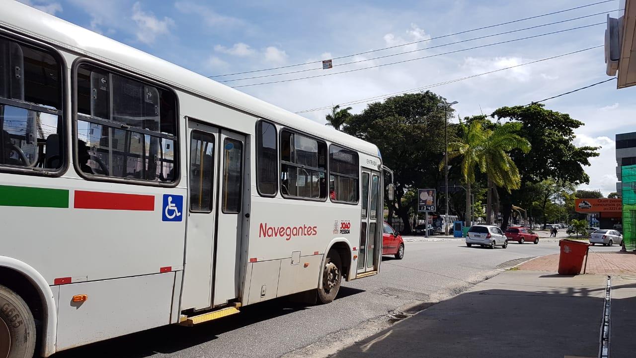 onibus vitos - Com protestos em saídas de garagens, circulação de ônibus fica comprometida na Capital