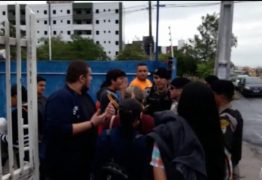 PUNIÇÃO: João Azevedo manda afastar Policial que agrediu estudante durante protesto; confira o momento da agressão 