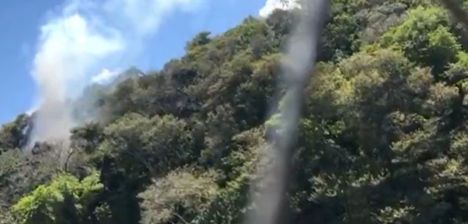 Capturar 1 - Incêndio no Cabo Branco: Corpo de Bombeiros apaga chamas em reserva de Mata Atlântica em João Pessoa - VEJA VÍDEO 