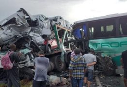 Acidente entre ônibus com paraibanos e caminhão-cegonha deixa mortos em MG