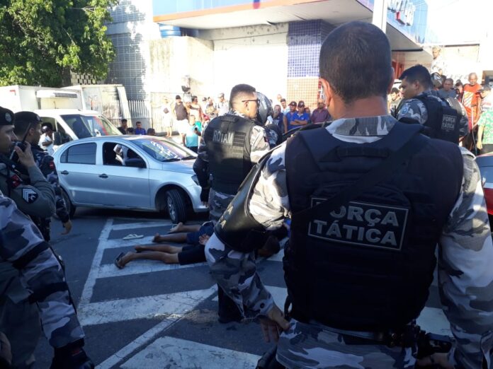 WhatsApp Image 2020 03 02 at 17.07.58 696x522 1 - TIROS NO MERCADO CENTRAL: Grupo de suspeitos é rendido e termina com dois baleados após troca tiros com PMs