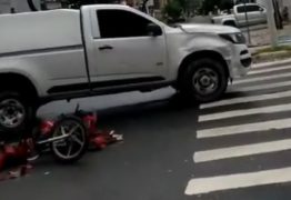 Homem fica ferido após colisão entre moto e caminhonete em João Pessoa
