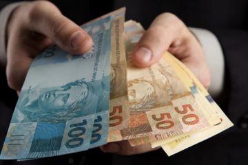 maxxos masculinas contando macxxo de dinheiro 360x240 - Ideias para ganhar renda extra em casa em 2022