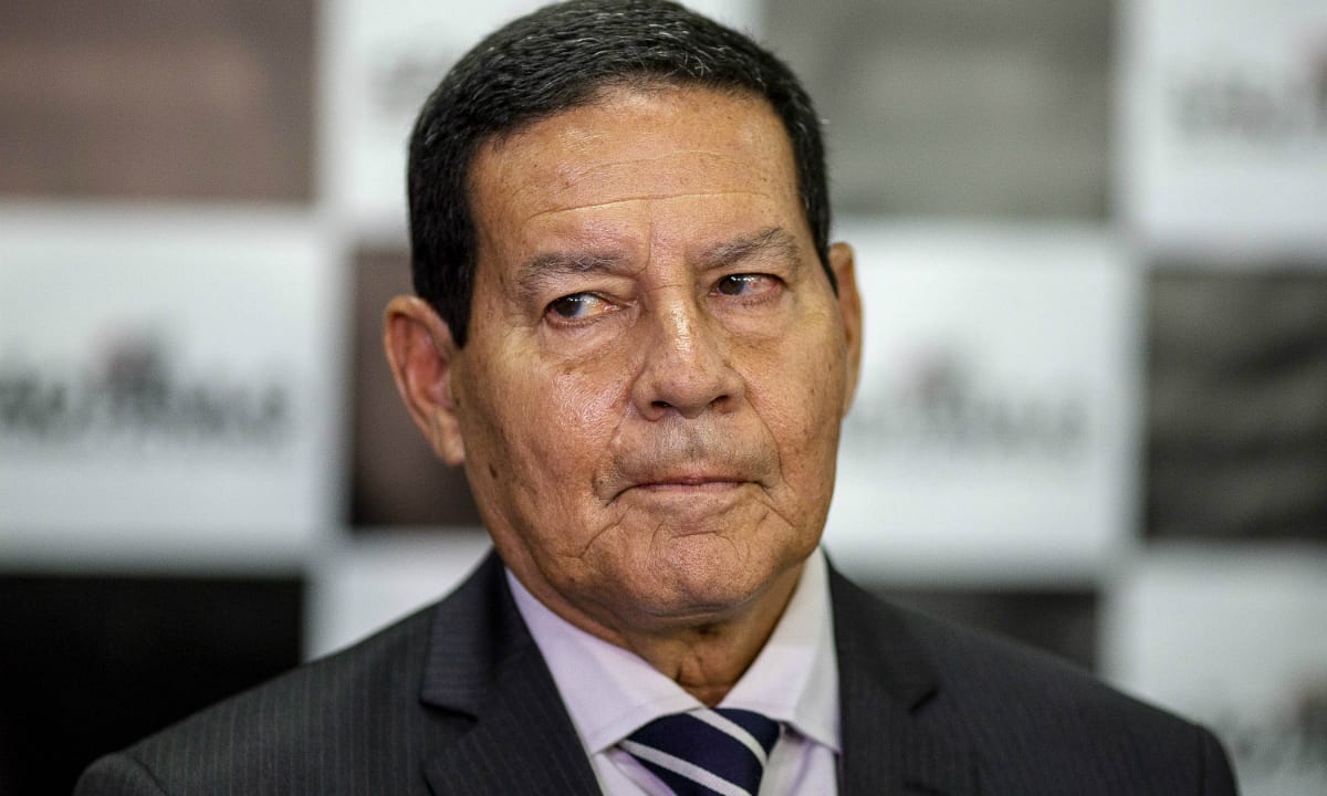 MOURAO BARROCAL - Mourão se reuniu com Barroso em dia de desfile de tanques e descartou golpe